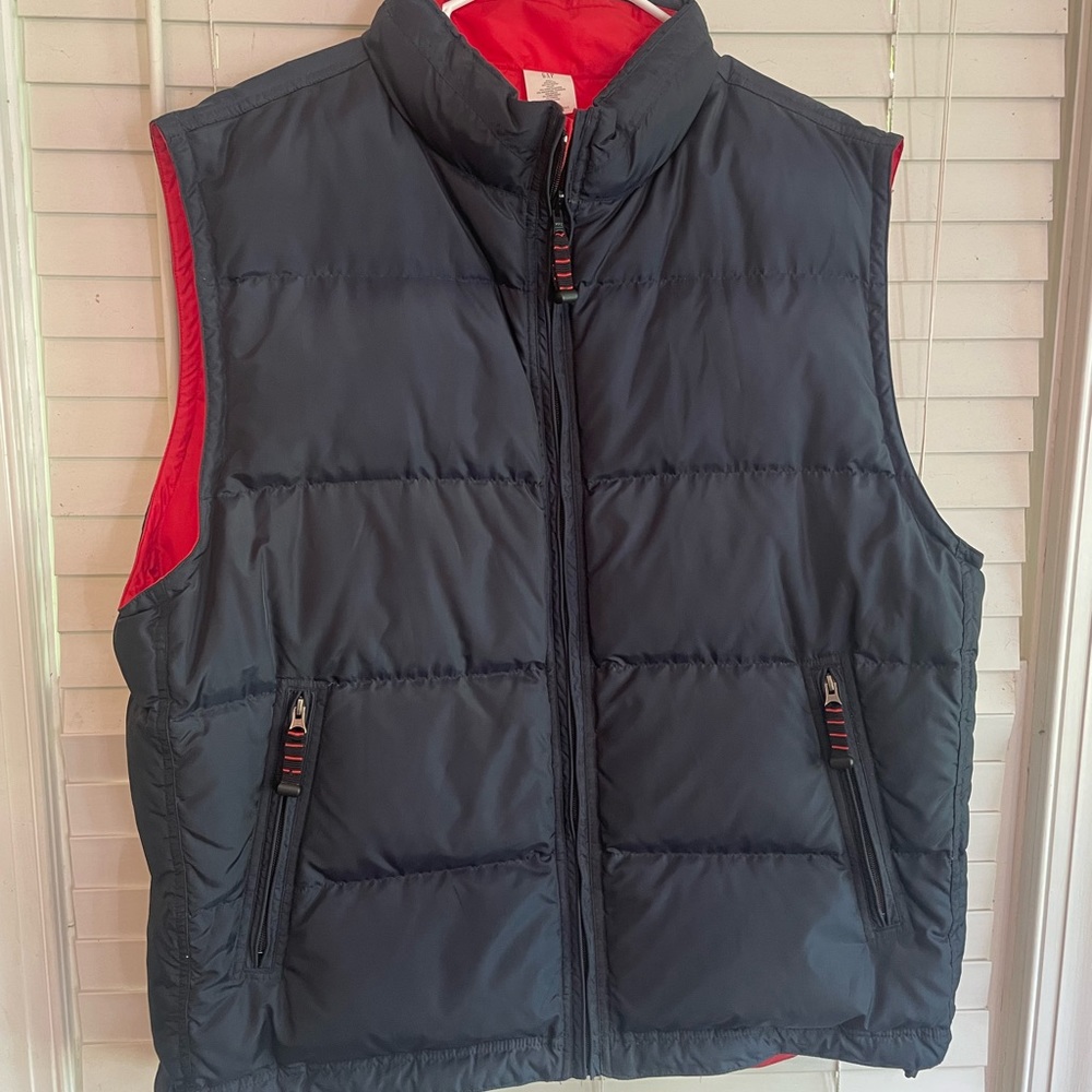mens XL vest! gap! navy blue and red!
